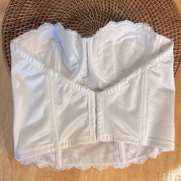 ⭐️ Vintage Lace Corset Bustier - Picture 5 of 5